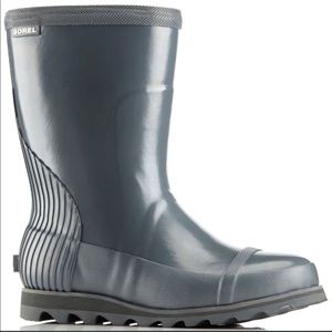 Sorel black short Joan rain boots size 8